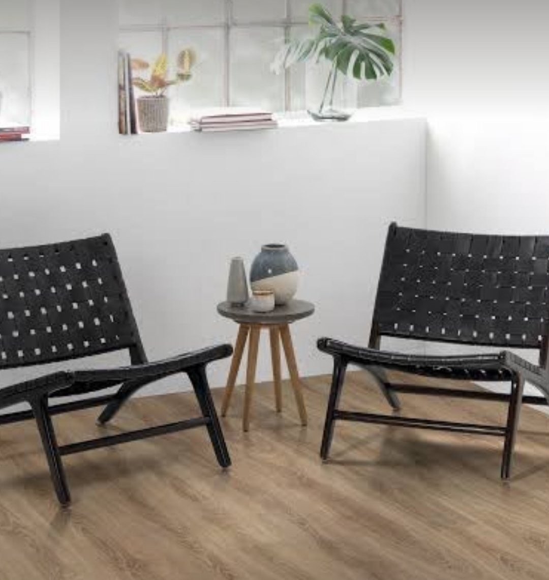 Salon avec parquet EGGER Chêne Bardolino EL1055